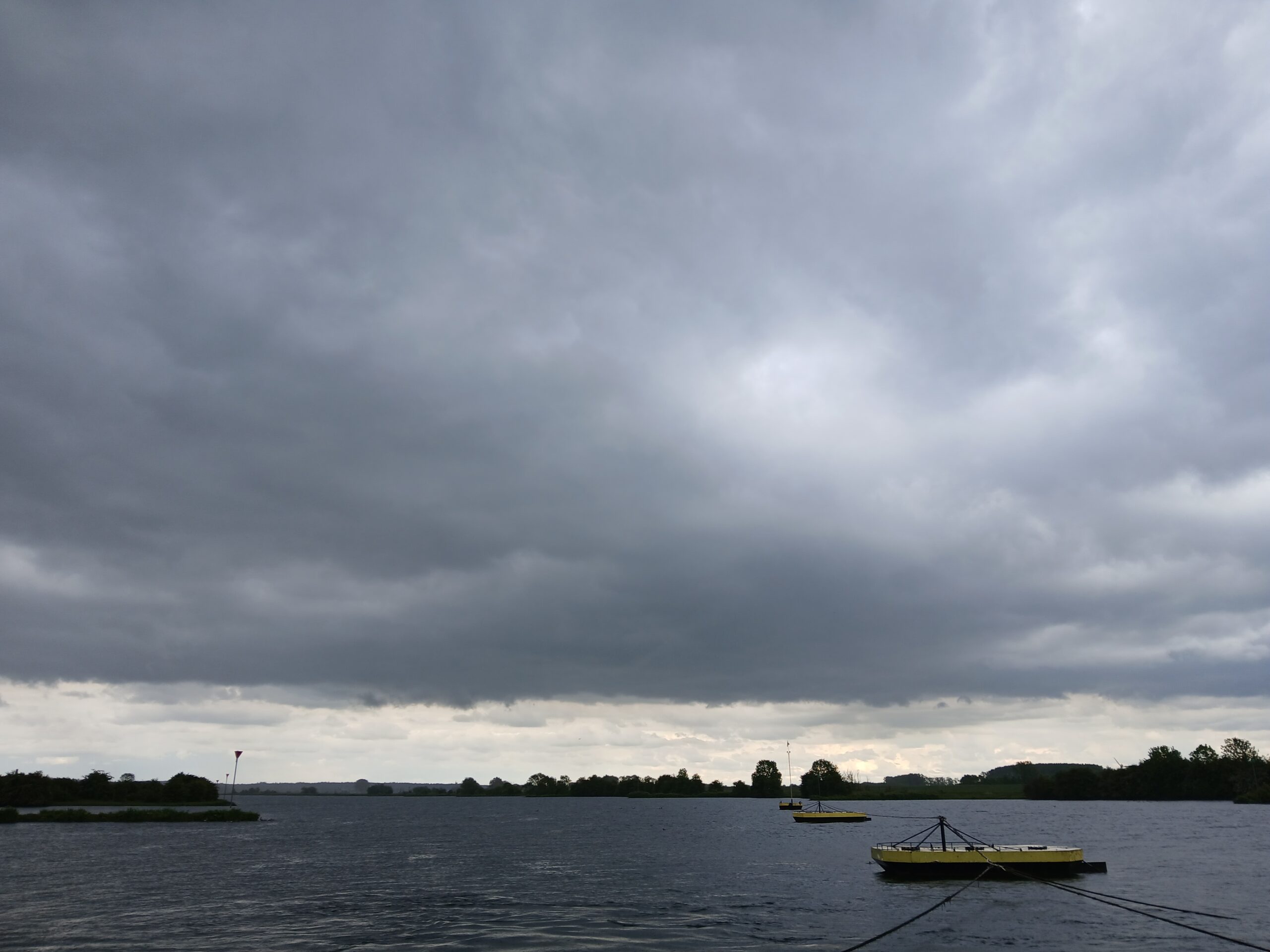 grijze wolken