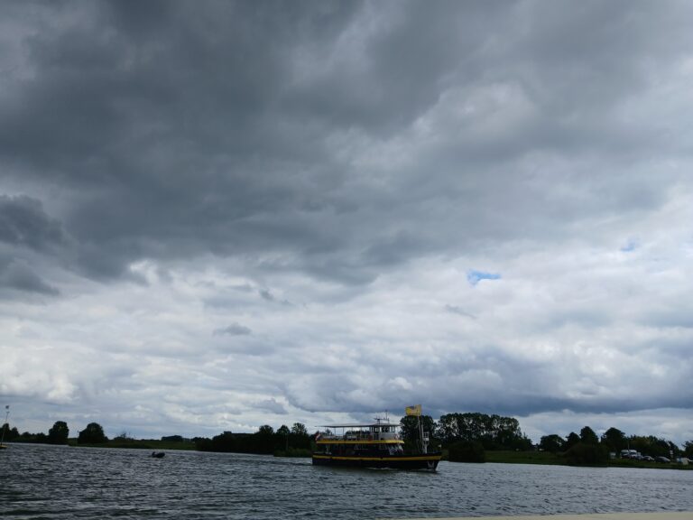 donkere wolken